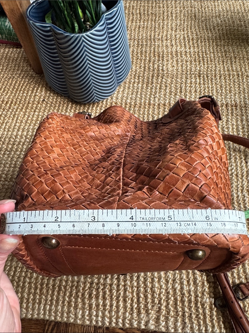 Valentina Tan Woven Leather Tote / Cross Body purse - Picture 13 of 14